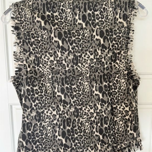 English‎ Rose Sleeveless Denim Vest Women's S/M Gray Animal Studs Fringe Buttons - Picture 2 of 10
